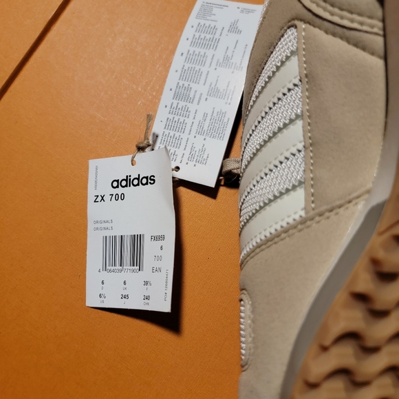 Adidas ZX 700 - Picture 2 of 3